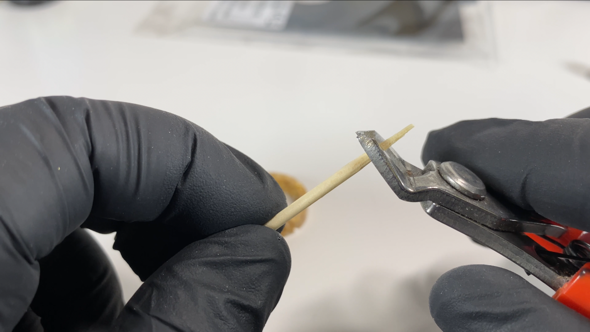 Orecchini a cerchio in resina con anelli intrecciati : Tappa 10 Orecchini a cerchio in resina con anelli intrecciati : Tappa 10