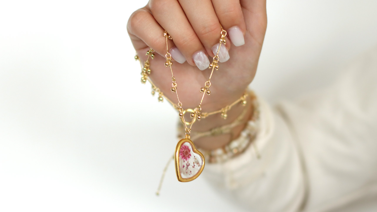 Schema Collana fai da te Ciondolo a cuore in resina UV LED con fiori secchi