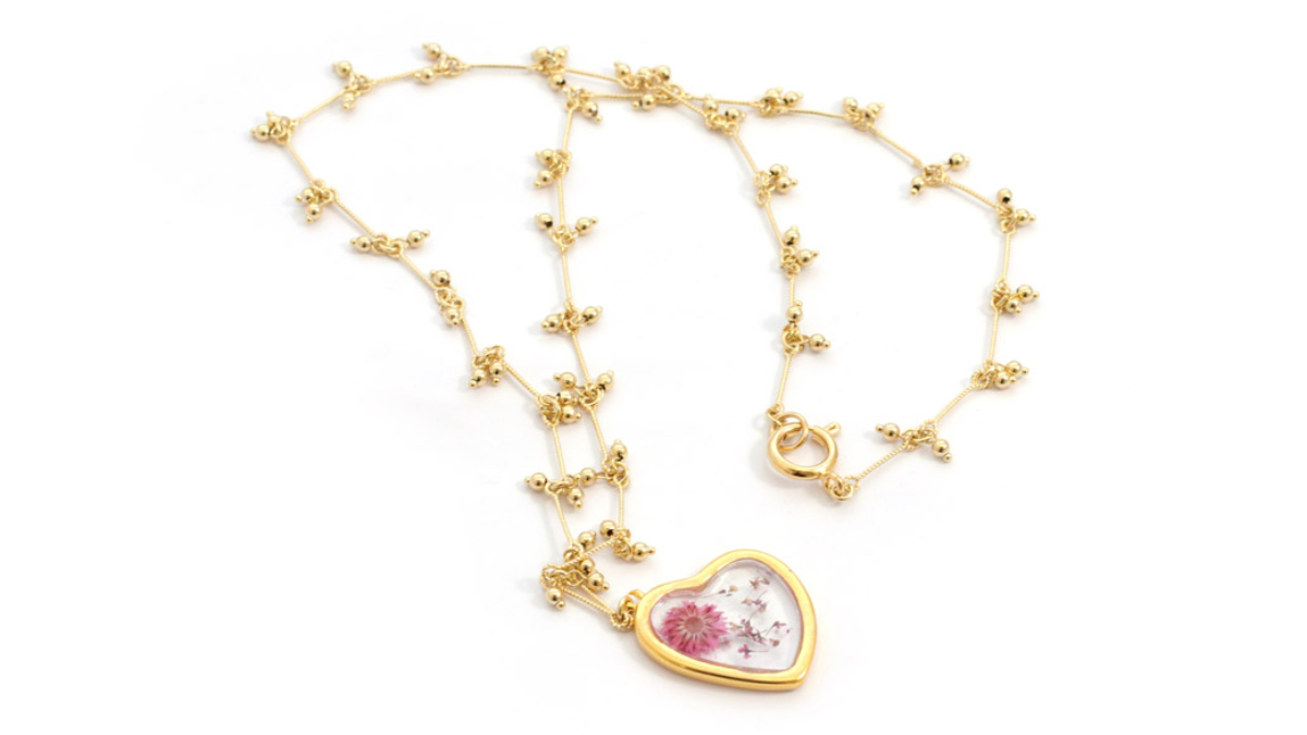 Collana fai da te Ciondolo a cuore in resina UV LED con fiori secchi : Tappa 5