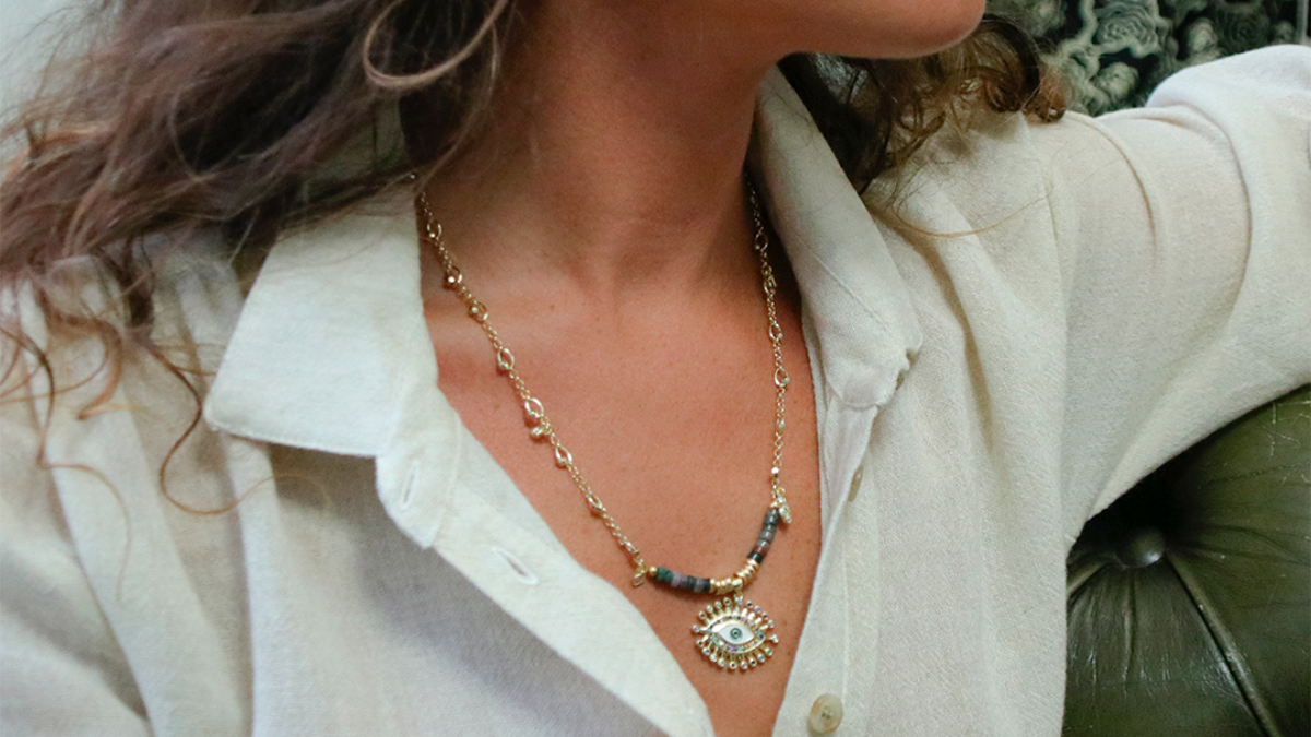 Schema Collana con ciondolo occhio e zirconi