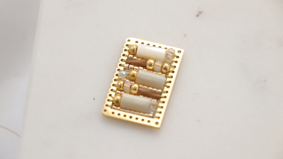 Orecchini di perle intrecciate : Tappa 3