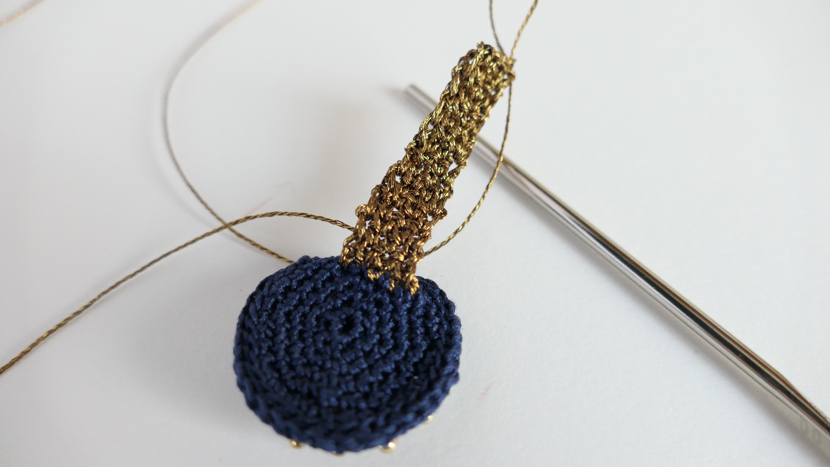 Fai da te Anelli amuleto uncinati e ricamati : Tappa 5