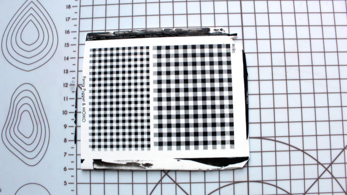 Orecchini in argilla polimerica con motivo gingham check : Tappa 2