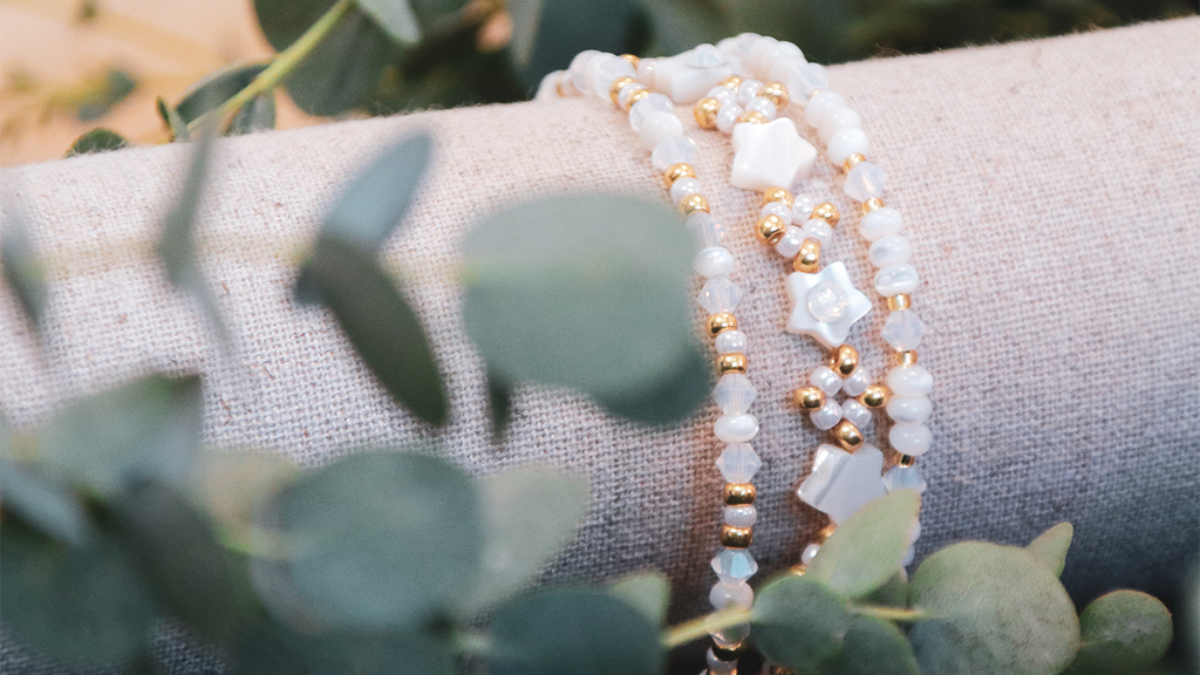 Schema Bracciale a più file in madreperla e cristallo puro Schema Bracciale a più file in madreperla e cristallo puro