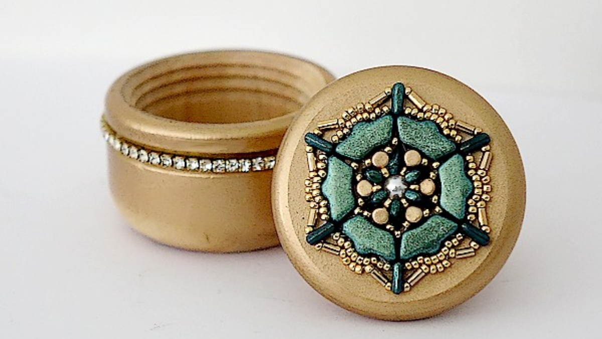 Scatola segreta Jodie con perle di vetro Delos, Piros e Minos di Puca Scatola segreta Jodie con perle di vetro Delos, Piros e Minos di Puca