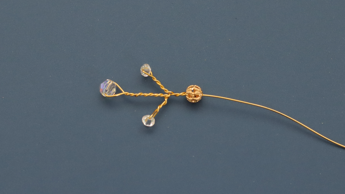 Fiocco di neve fai da te fatto di perline di cristallo e filo : Tappa 4