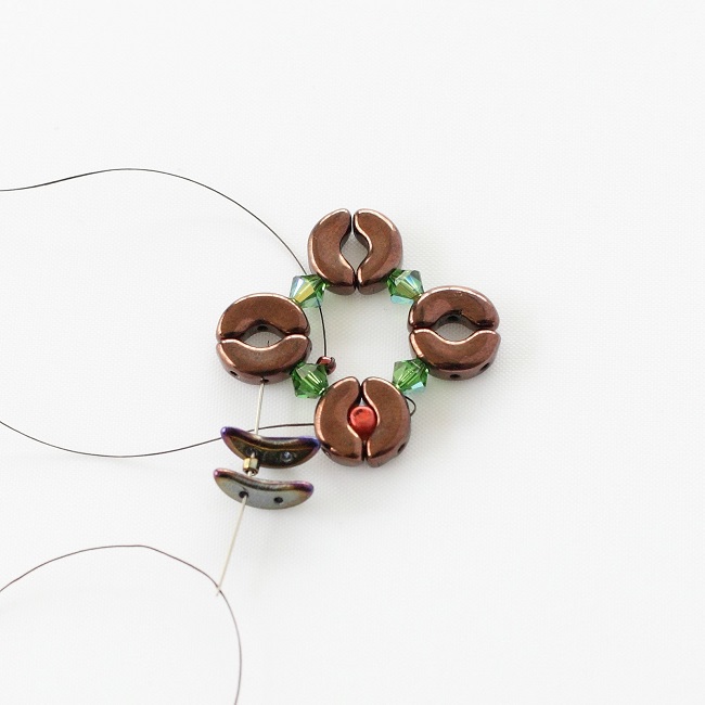 Bracciale in estate indiana con perle © Arcos e Minosse © Shapers PureCrystal : Tappa 3 Bracciale in estate indiana con perle © Arcos e Minosse © Shapers PureCrystal : Tappa 3