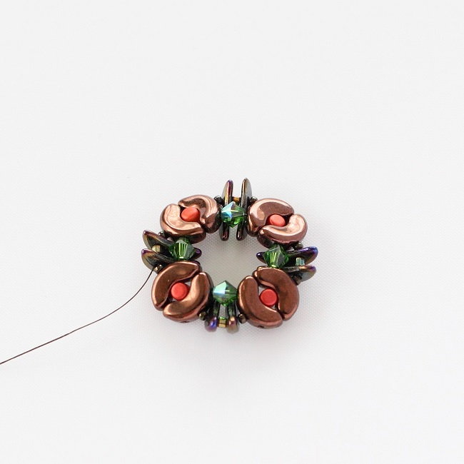 Bracciale in estate indiana con perle © Arcos e Minosse © Shapers PureCrystal : Tappa 4 Bracciale in estate indiana con perle © Arcos e Minosse © Shapers PureCrystal : Tappa 4