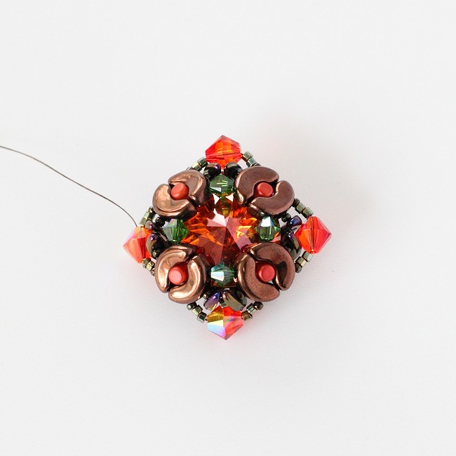 Bracciale in estate indiana con perle © Arcos e Minosse © Shapers PureCrystal : Tappa 10 Bracciale in estate indiana con perle © Arcos e Minosse © Shapers PureCrystal : Tappa 10