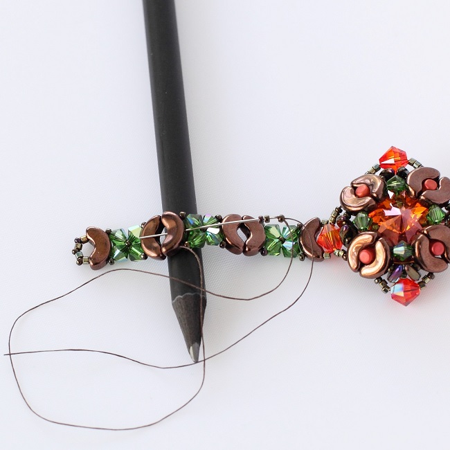 Bracciale in estate indiana con perle © Arcos e Minosse © Shapers PureCrystal : Tappa 17 Bracciale in estate indiana con perle © Arcos e Minosse © Shapers PureCrystal : Tappa 17