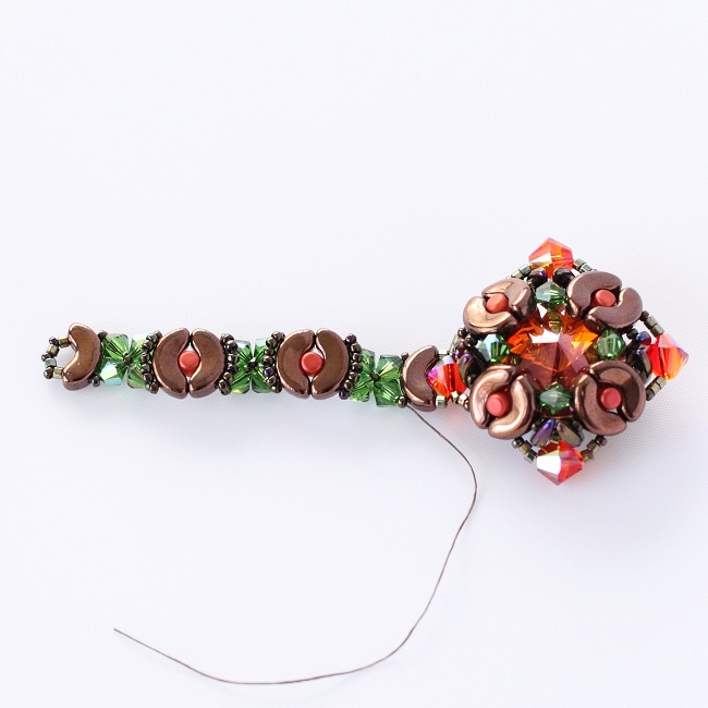 Bracciale in estate indiana con perle © Arcos e Minosse © Shapers PureCrystal : Tappa 18 Bracciale in estate indiana con perle © Arcos e Minosse © Shapers PureCrystal : Tappa 18