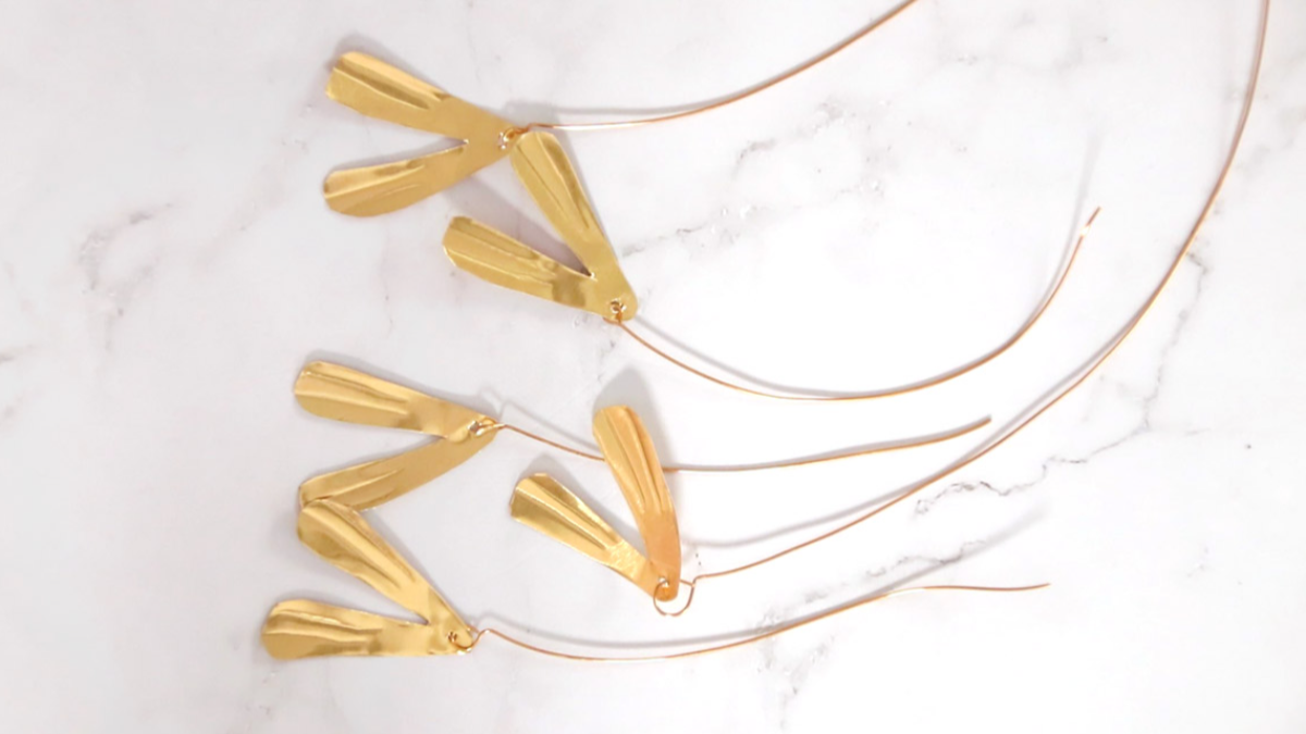 Vischio d'oro metallico fai da te e pompon bianchi : Tappa 4