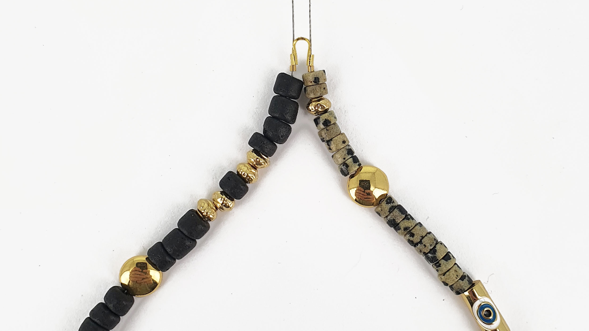 Gioielli per cellulari con perline heishi e ciondoli grigri : Tappa 3 Gioielli per cellulari con perline heishi e ciondoli grigri : Tappa 3