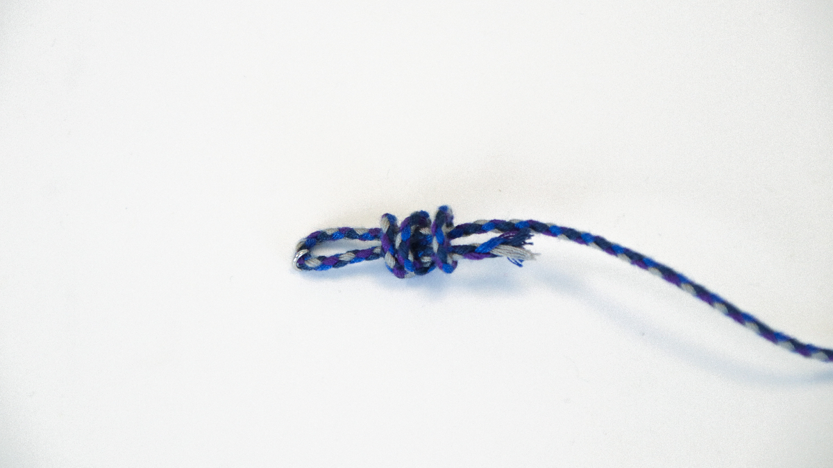 Bracciale da uomo con charms gri-gri e cordino intrecciato : Tappa 1