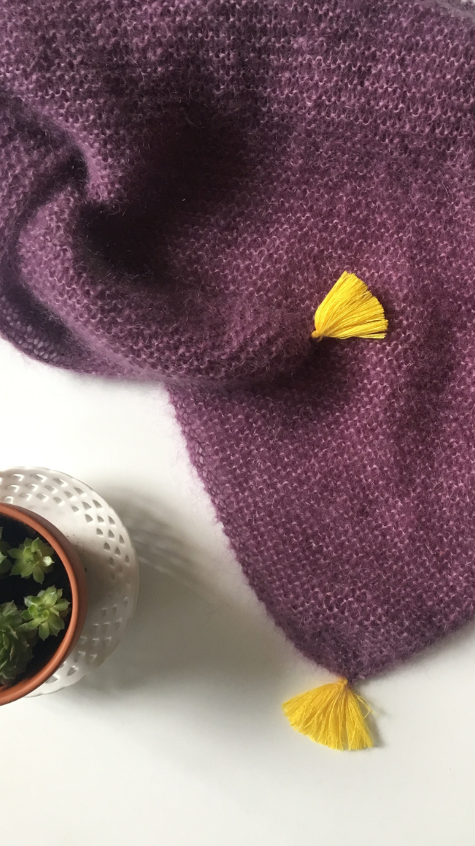 Schema Fai da te a maglia - scialle di lana alla moda con nappe mohair e seta