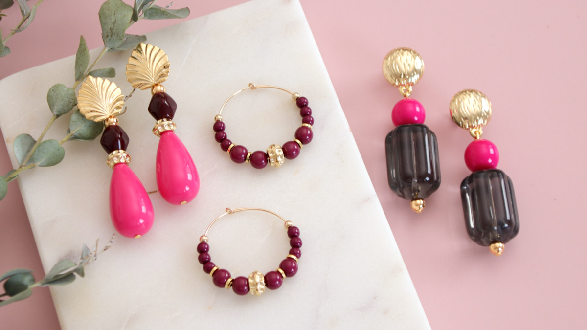 Schema Trio di orecchini fai da te con perline vintage colorate Schema Trio di orecchini fai da te con perline vintage colorate