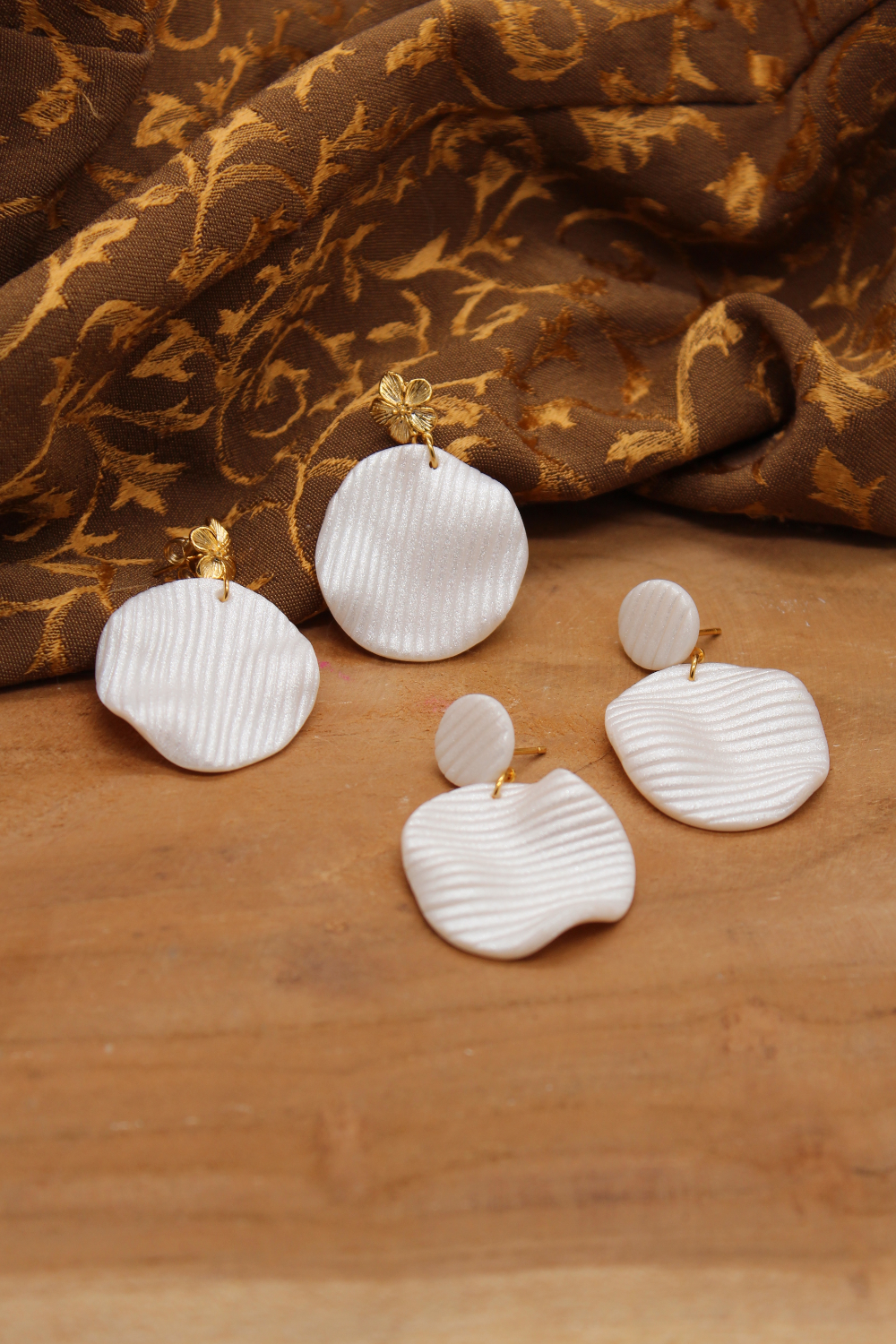 Orecchini di chip in argilla polimerica perlati e a strisce