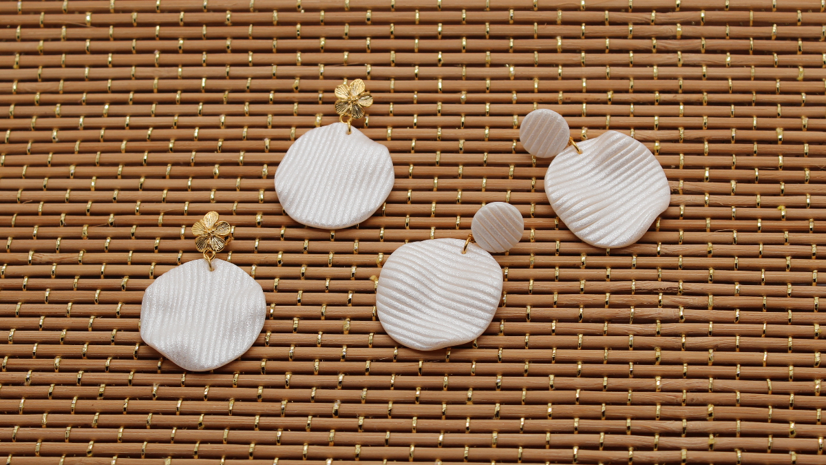 Orecchini di chip in argilla polimerica perlati e a strisce : Tappa 5