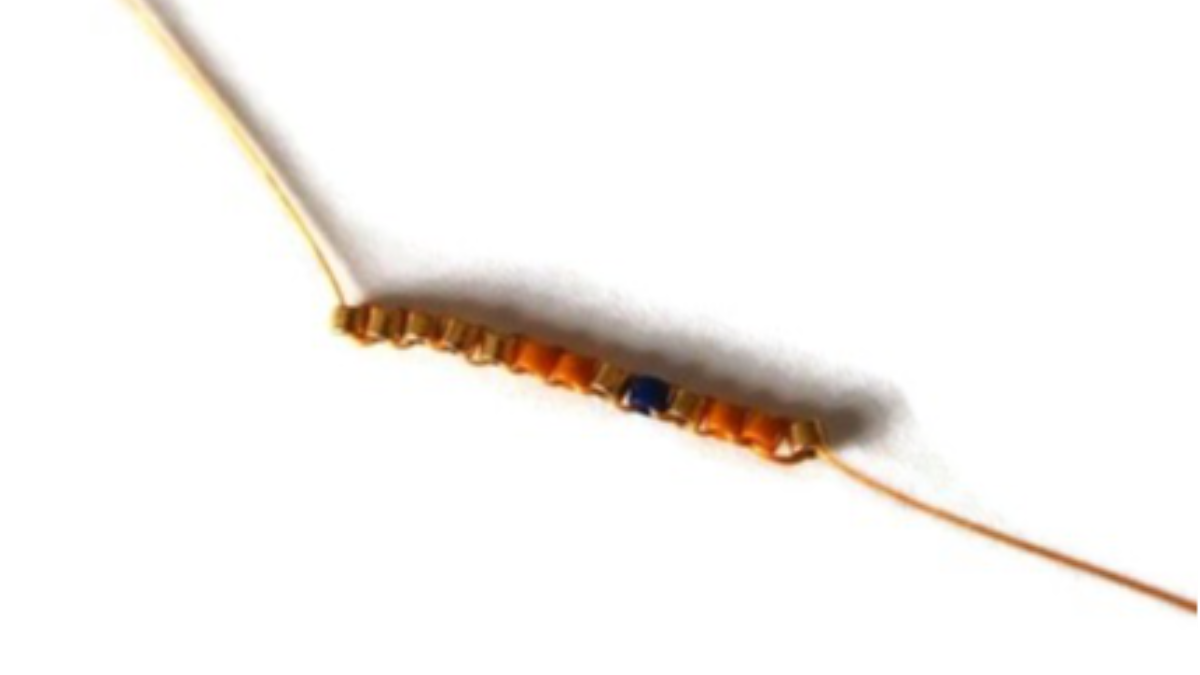 scheda esagonale e cinturino tessitura brickstitch : Tappa 1