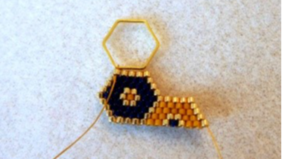 scheda esagonale e cinturino tessitura brickstitch : Tappa 3