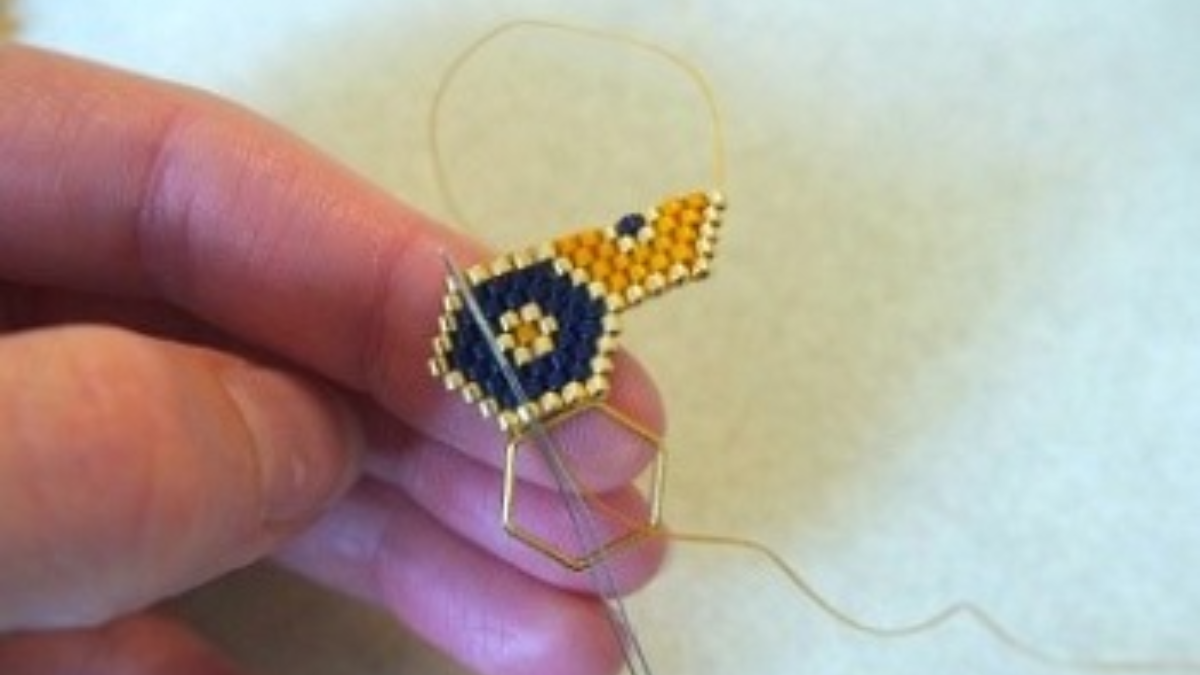 scheda esagonale e cinturino tessitura brickstitch : Tappa 6