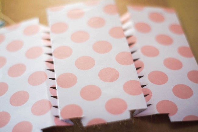 Tutorial per il fai-da-te: realizzare i cracker di Natale : Tappa 5 Tutorial per il fai-da-te: realizzare i cracker di Natale : Tappa 5