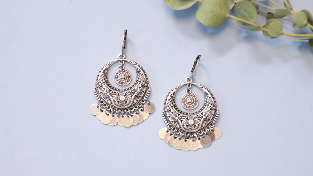 Orecchini bohémien in argento antico e paillettes Orecchini bohémien in argento antico e paillettes