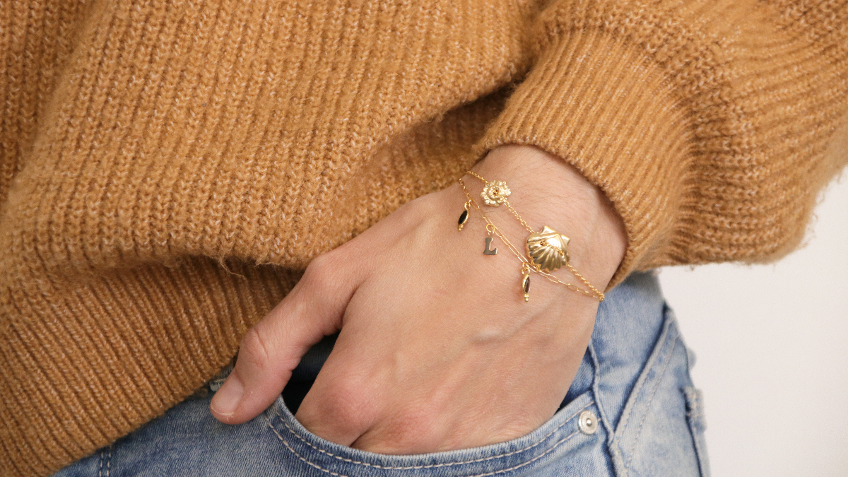 Schema Bracciale fai da te da donna in oro con charms grigri