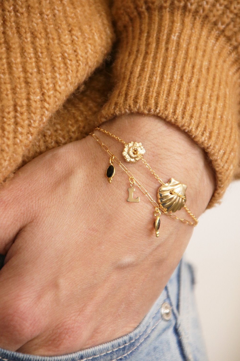 Bracciale fai da te da donna in oro con charms grigri