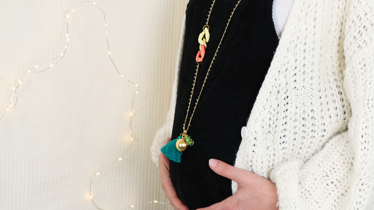 Schema Bola di gravidanza fai da te con grandi maglie e orsacchiotto