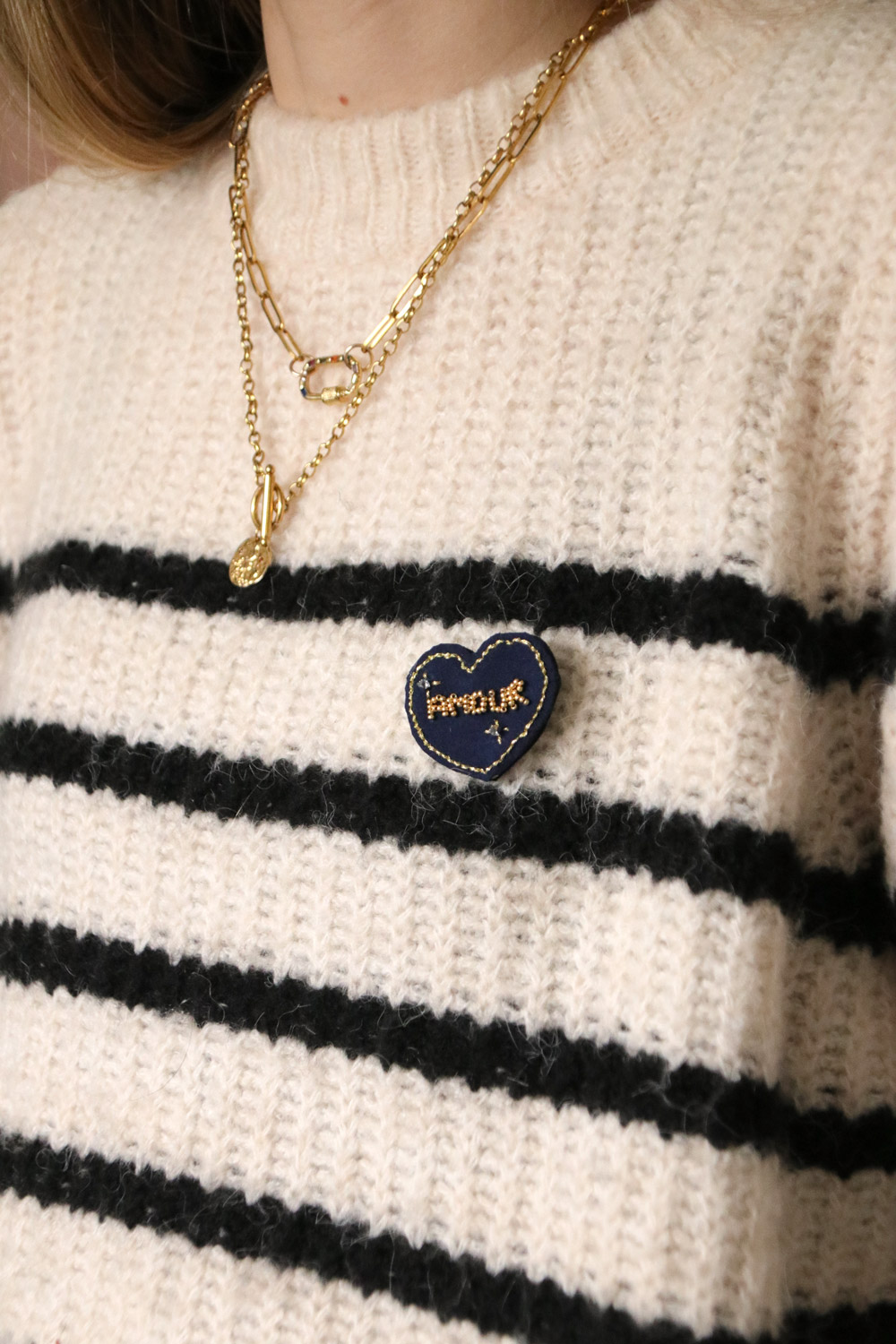 Schema Spilla da ricamo con perline tutorial parola LOVE