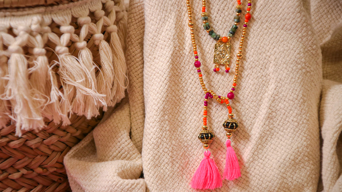 Gioielli boho fai da te con perline di semi colorati e perline di gemme heishi