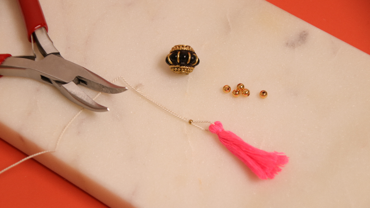 Gioielli boho fai da te con perline di semi colorati e perline di gemme heishi : Tappa 2