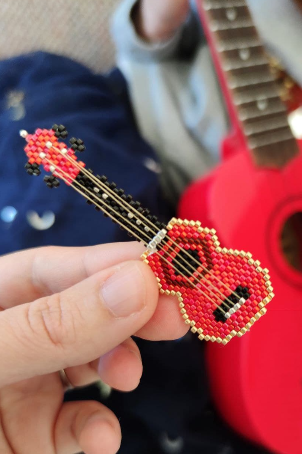 Schema Tessitura di perline per Ukulele strumento musicale Miyuki Delicas Schema Tessitura di perline per Ukulele strumento musicale Miyuki Delicas