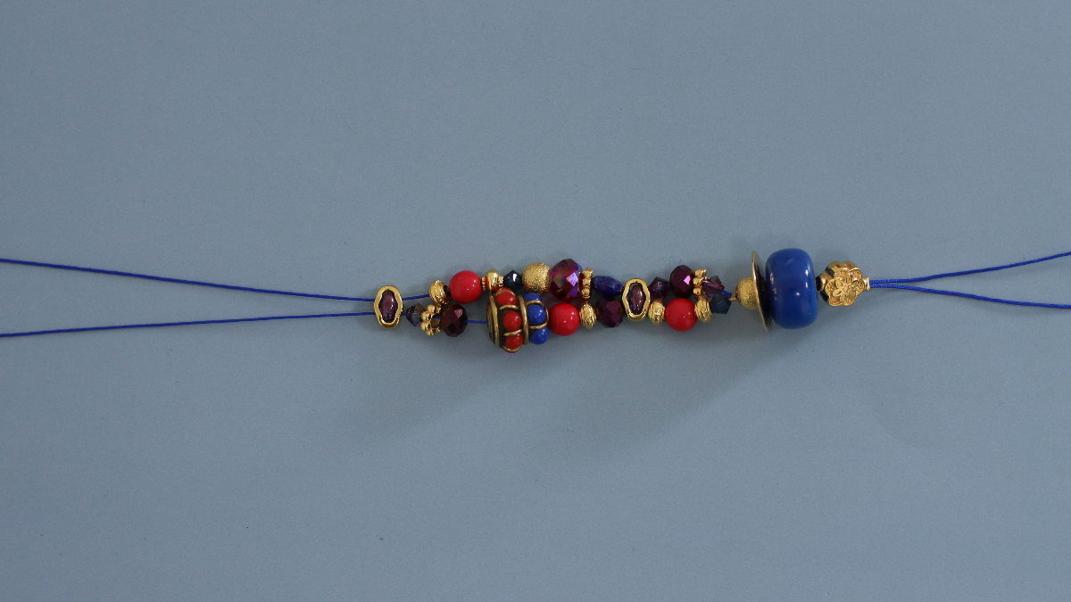 Gioielli fai da te per cellulari con perline etniche, cristalli Purecrystal, pietre preziose e nappe : Tappa 3 Gioielli fai da te per cellulari con perline etniche, cristalli Purecrystal, pietre preziose e nappe : Tappa 3