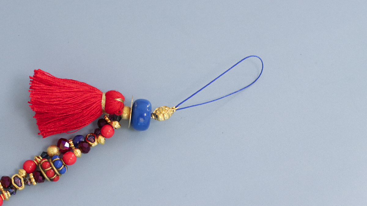 Gioielli fai da te per cellulari con perline etniche, cristalli Purecrystal, pietre preziose e nappe : Tappa 6 Gioielli fai da te per cellulari con perline etniche, cristalli Purecrystal, pietre preziose e nappe : Tappa 6