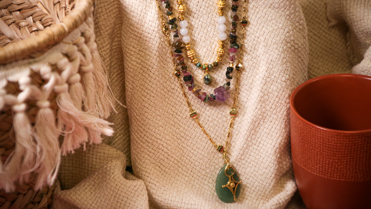 Schema Gioielli fai da te Collana bohémien chic a più fili con perle di pietra naturale