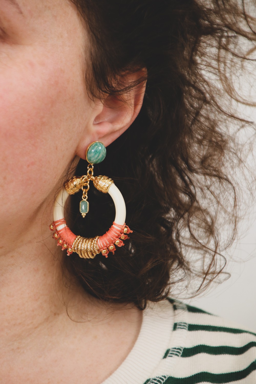 Micro orecchini pendenti in amazzonite macramé