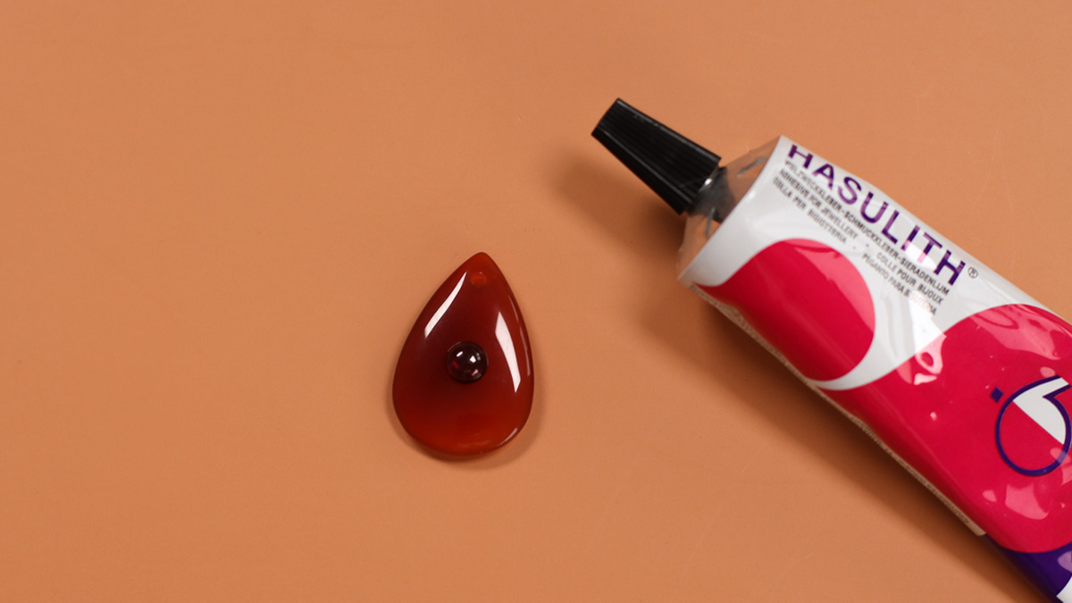 Collana asimmetrica con catena in oro e pietre naturali di granato e corniola : Tappa 1