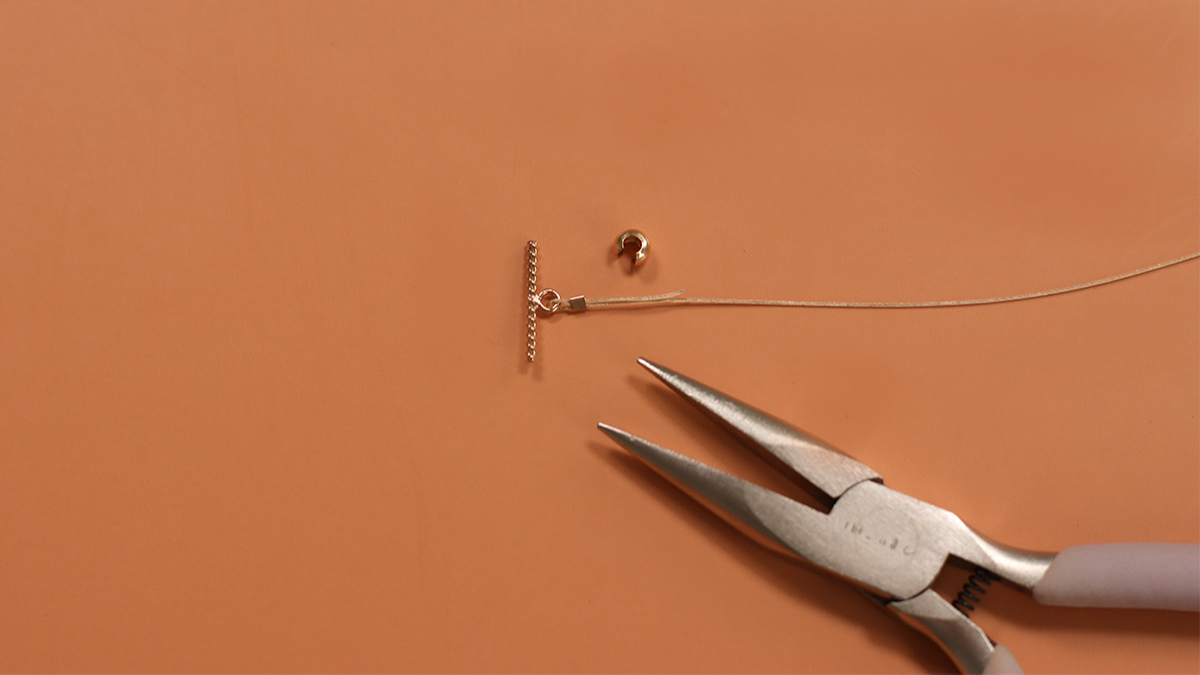 Collana asimmetrica con catena in oro e pietre naturali di granato e corniola : Tappa 4