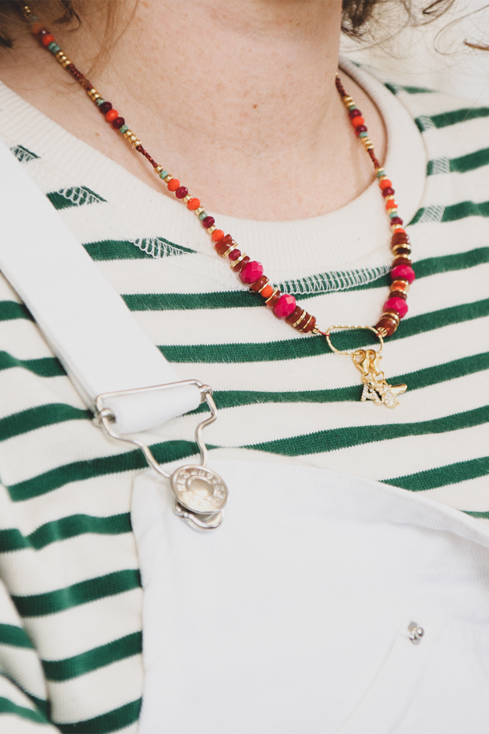 Schema Collana di macramé con perline sfaccettate e distanziatore centrale in argento 925 Schema Collana di macramé con perline sfaccettate e distanziatore centrale in argento 925