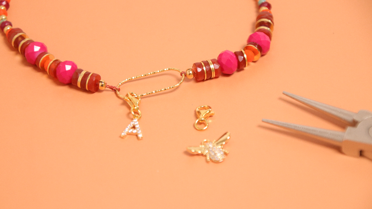 Collana di macramé con perline sfaccettate e distanziatore centrale in argento 925 : Tappa 8 Collana di macramé con perline sfaccettate e distanziatore centrale in argento 925 : Tappa 8