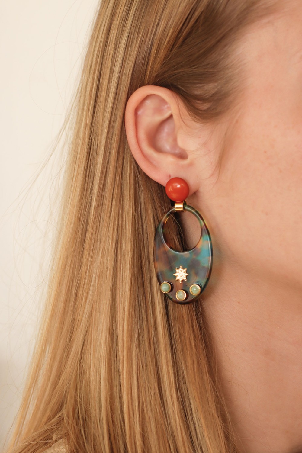 Schema Originali orecchini pendenti in resina con pietre naturali di amazzonite