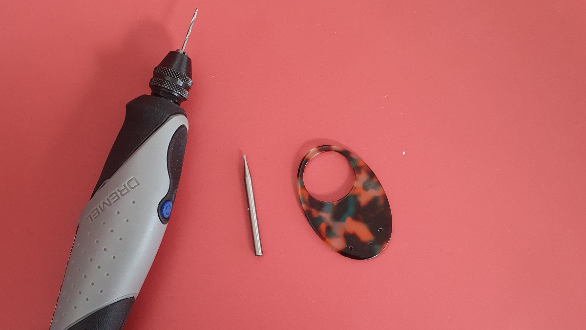 Originali orecchini pendenti in resina con pietre naturali di amazzonite : Tappa 1