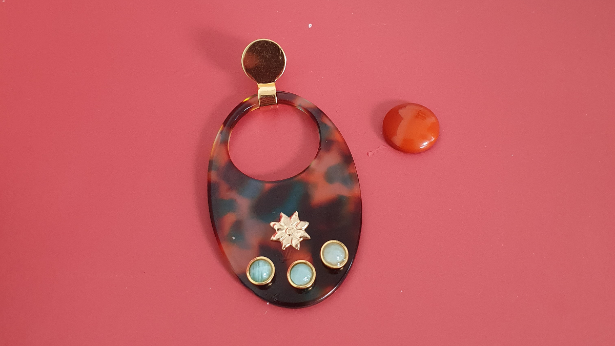 Originali orecchini pendenti in resina con pietre naturali di amazzonite : Tappa 4