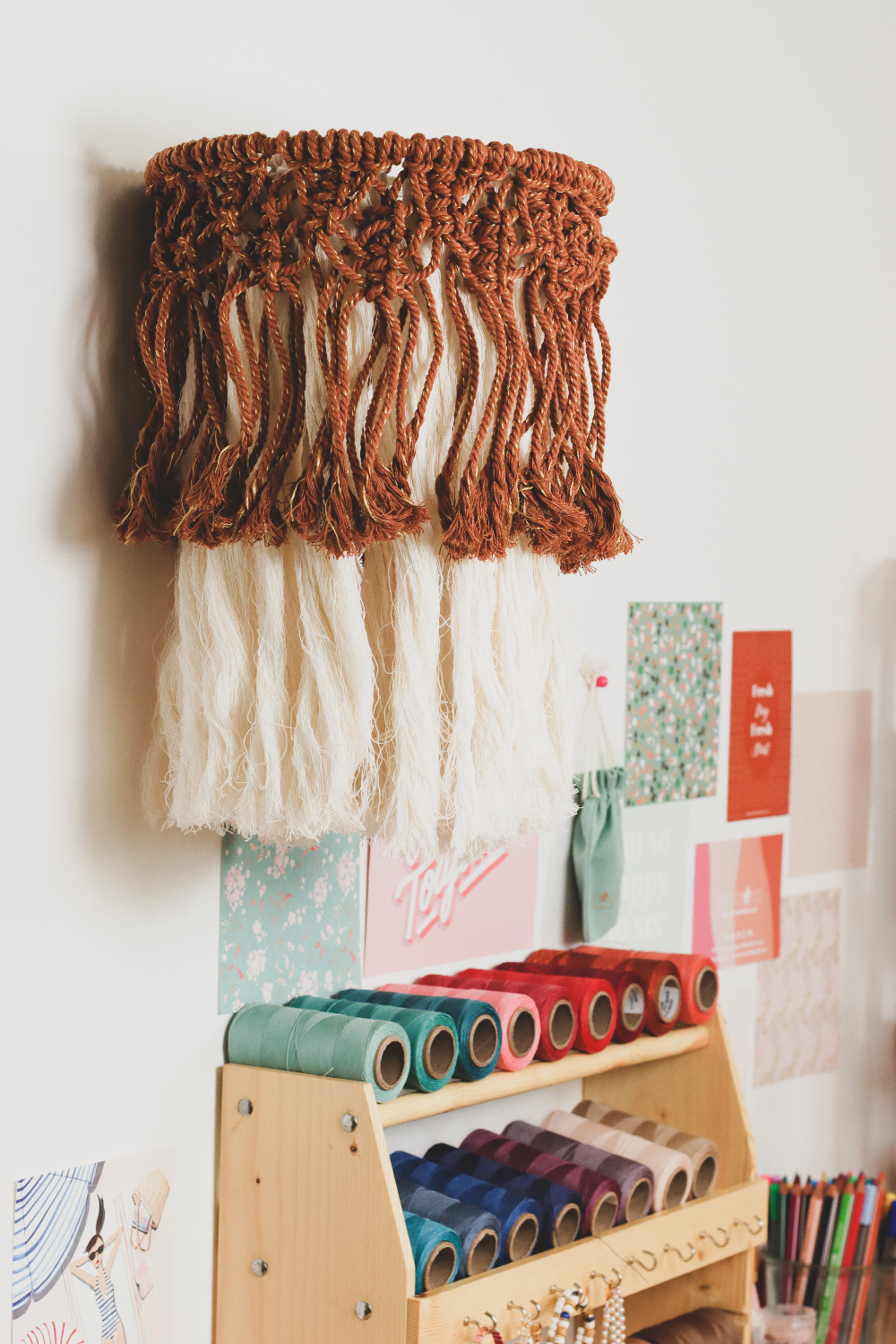 DIY Luce a sospensione in macramè bicolore bohémien