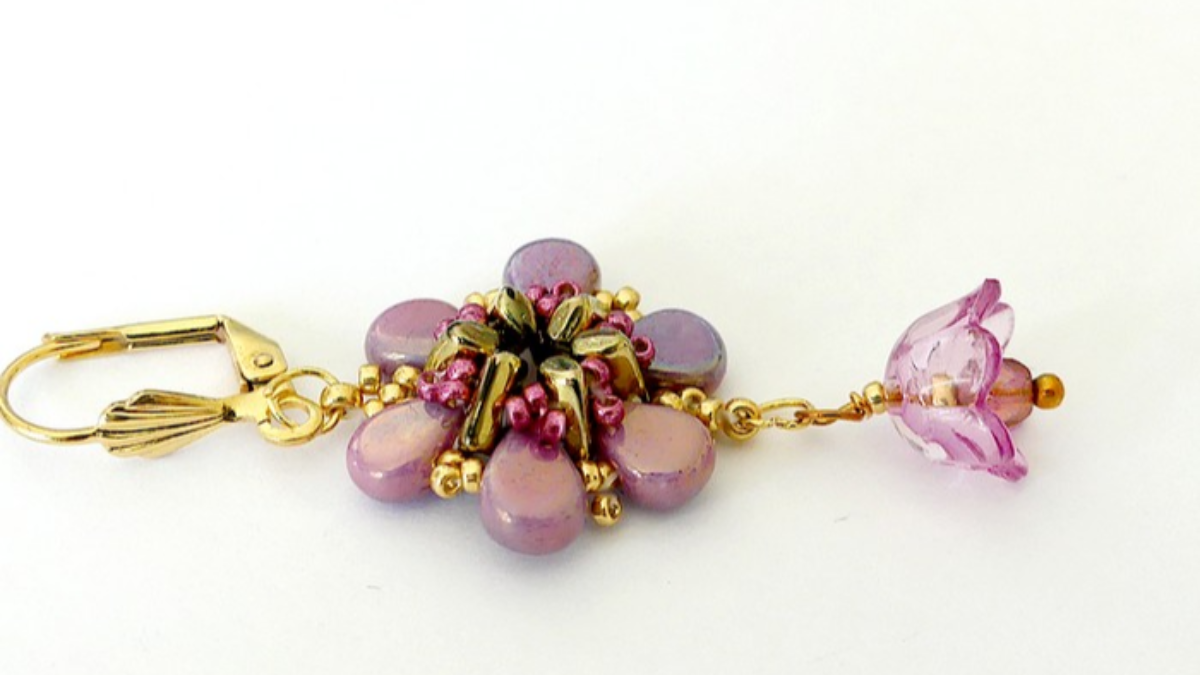 Schema Tutorial orecchini "Cosmos" con Amos, Piros e perline di Puca Schema Tutorial orecchini "Cosmos" con Amos, Piros e perline di Puca