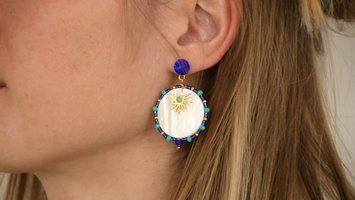 Schema Orecchini Soleil con perle blu cobalto e madreperla
