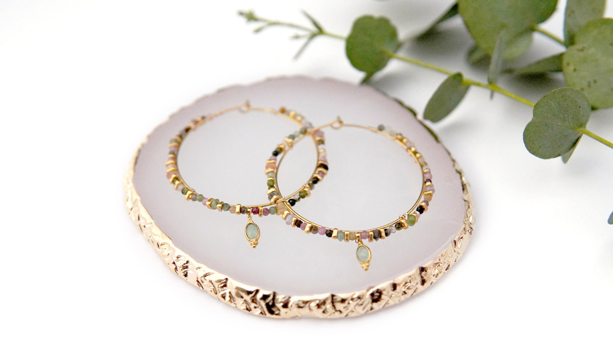 Schema Orecchini a cerchio in acciaio inossidabile placcato oro con perle di tormalina Schema Orecchini a cerchio in acciaio inossidabile placcato oro con perle di tormalina