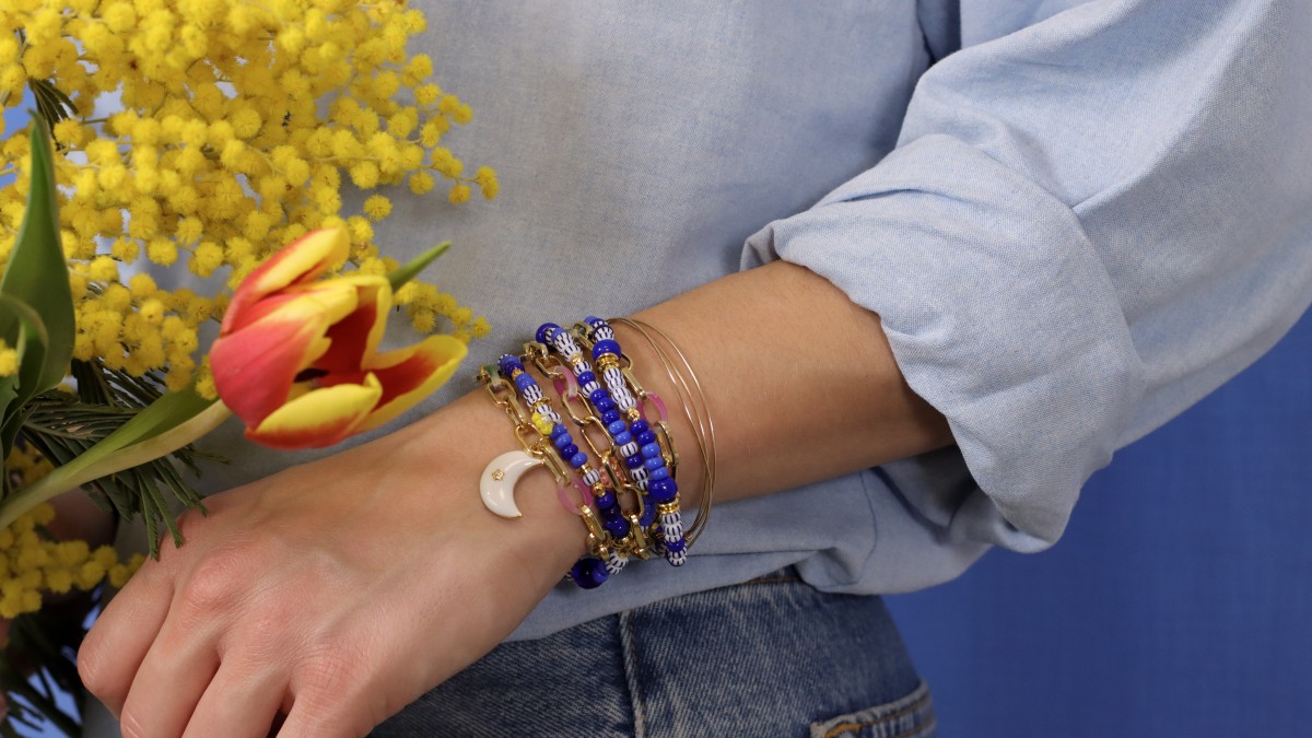 Bracciale a più fili con perline e fiori di margherita